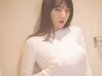 Vol.454_嫩模何嘉颖私人明亮洗手间白色真空服饰配透视内裤骚扰写真62P