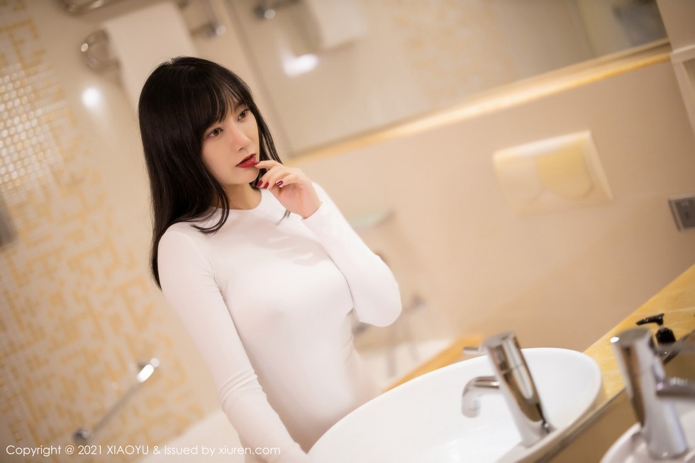 [XiaoYu画语界]Vol.454_嫩模何嘉颖私房明亮浴室白色真空服饰配透视内裤诱惑写真62P