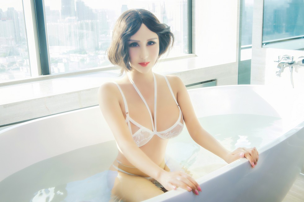 [SLADY猎女神]NO.013_G乳嫩模娜依灵儿浴缸里湿身+私房粉色肚兜爆乳诱惑写真40P