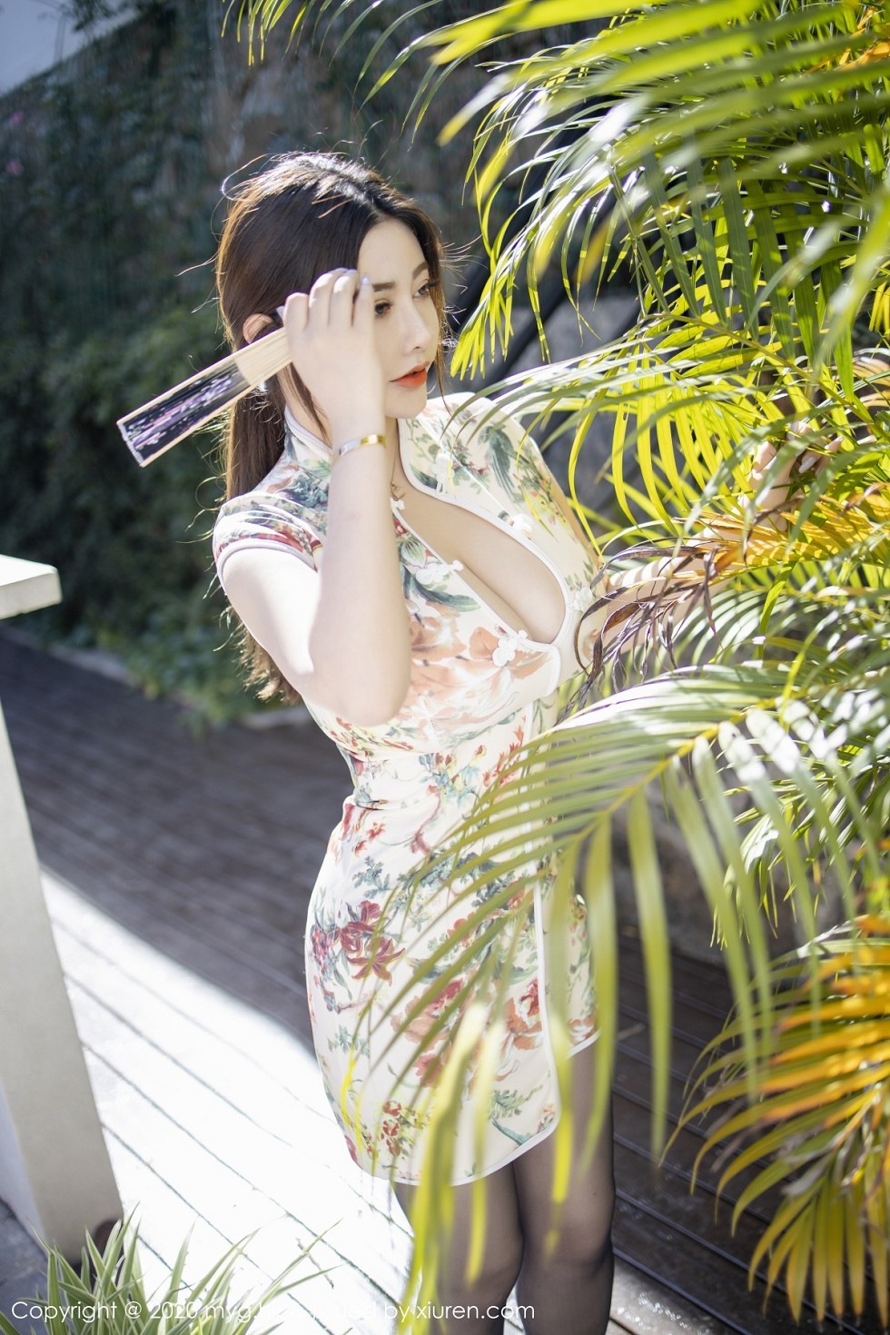 [MyGirl美媛馆]Vol.465_嫩模软软子性感古韵旗袍半脱露情趣内衣吊带黑丝极致诱惑写真52P