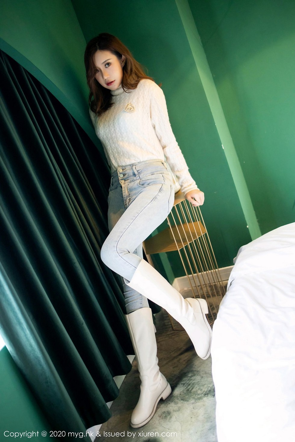 [MyGirl美媛馆]Vol.470_女神绮里嘉ula私房猩红镂空内衣配黑丝袜秀完美身材诱惑写真82P