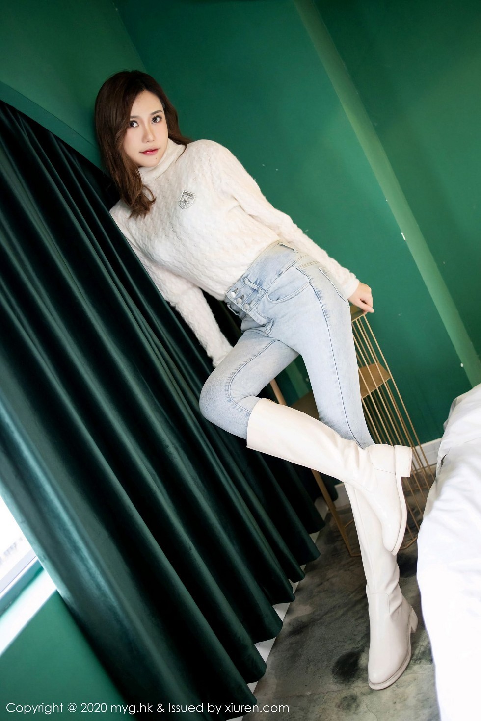 [MyGirl美媛馆]Vol.470_女神绮里嘉ula私房猩红镂空内衣配黑丝袜秀完美身材诱惑写真82P