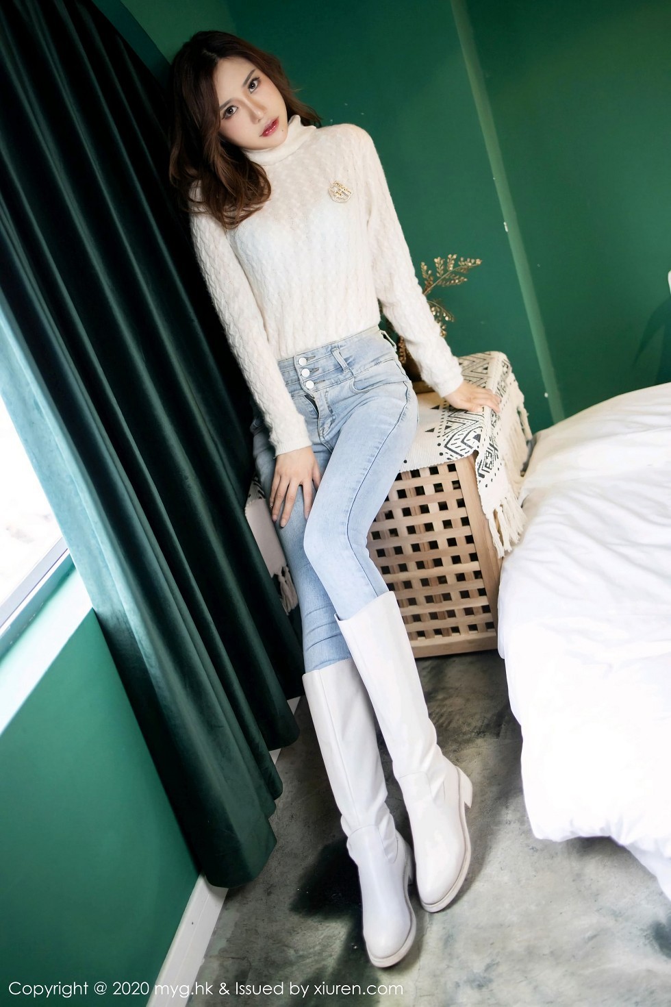 [MyGirl美媛馆]Vol.470_女神绮里嘉ula私房猩红镂空内衣配黑丝袜秀完美身材诱惑写真82P