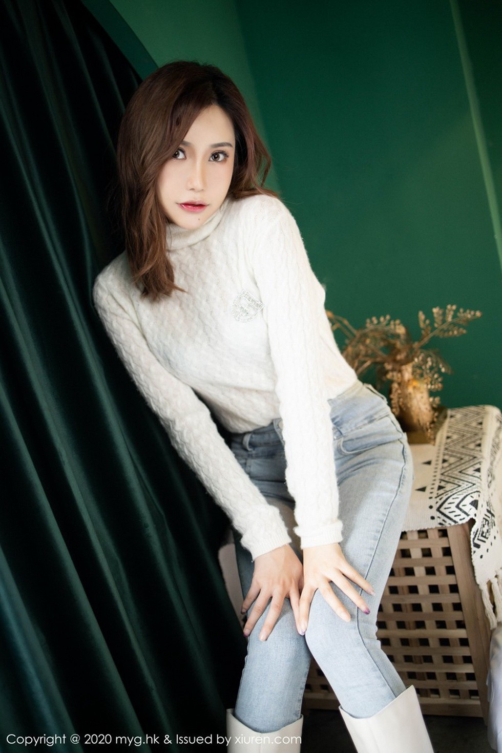 [MyGirl美媛馆]Vol.470_女神绮里嘉ula私房猩红镂空内衣配黑丝袜秀完美身材诱惑写真82P