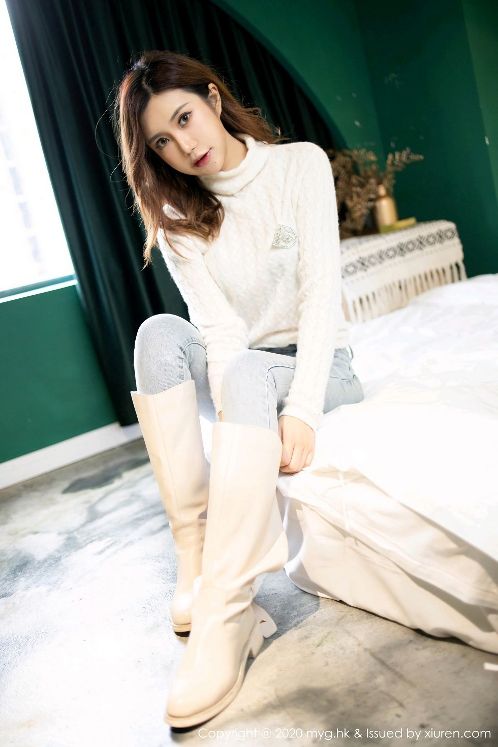 [MyGirl美媛馆]Vol.470_女神绮里嘉ula私房猩红镂空内衣配黑丝袜秀完美身材诱惑写真82P