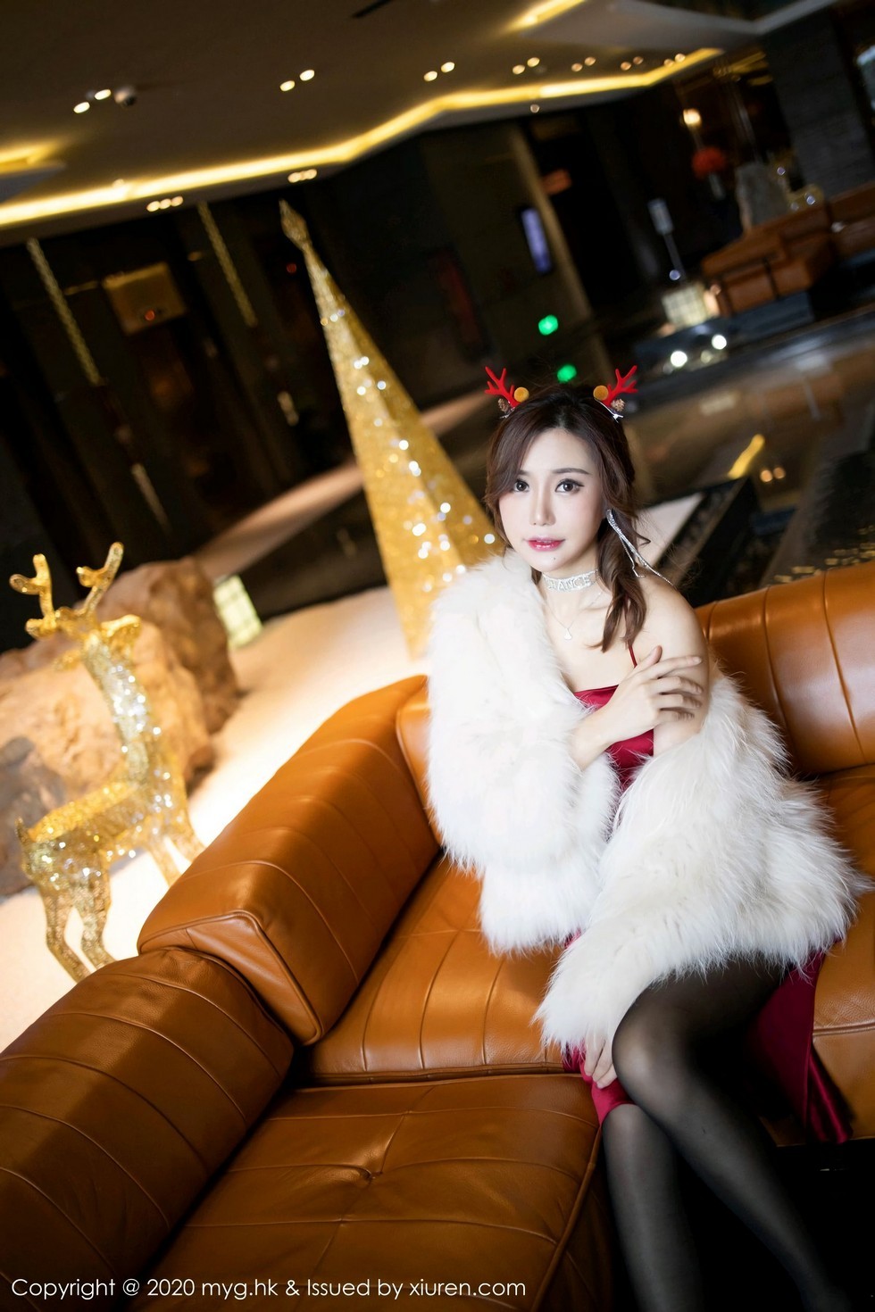 [MyGirl美媛馆]Vol.471_女神绮里嘉ula圣诞主题私房半脱露无内黑丝裤袜诱惑写真74P