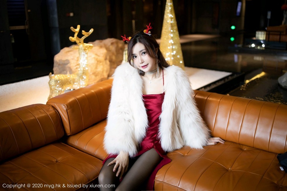 [MyGirl美媛馆]Vol.471_女神绮里嘉ula圣诞主题私房半脱露无内黑丝裤袜诱惑写真74P