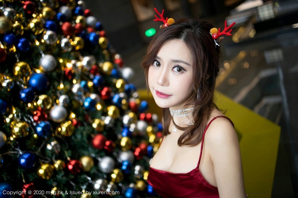 [MyGirl美媛馆]Vol.471_女神绮里嘉ula圣诞主题私房半脱露无内黑丝裤袜诱惑写真74P