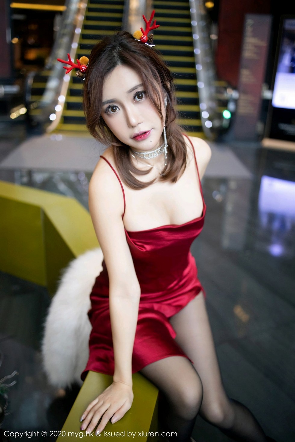 [MyGirl美媛馆]Vol.471_女神绮里嘉ula圣诞主题私房半脱露无内黑丝裤袜诱惑写真74P