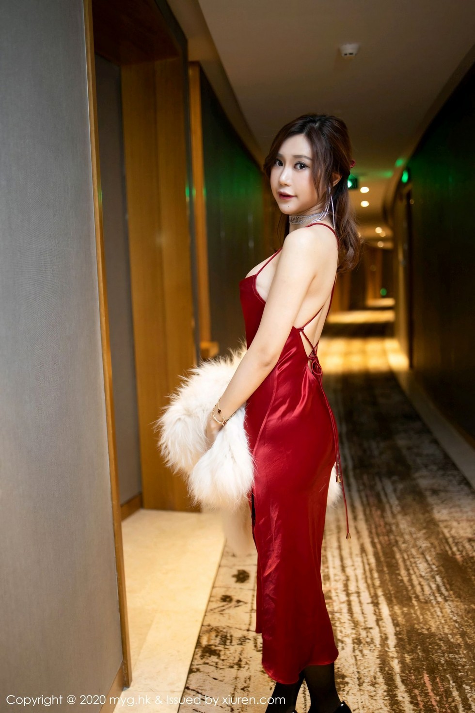 [MyGirl美媛馆]Vol.471_女神绮里嘉ula圣诞主题私房半脱露无内黑丝裤袜诱惑写真74P