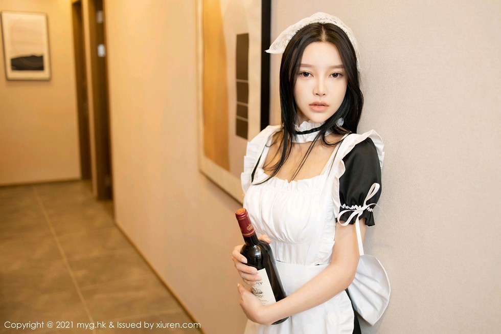 [MyGirl美媛馆]Vol.479_女神唐琪儿黑白经典女仆装配超薄黑丝裤袜秀翘臀诱惑写真54P