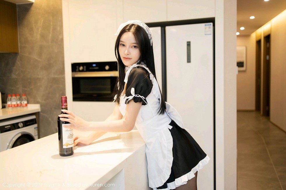 [MyGirl美媛馆]Vol.479_女神唐琪儿黑白经典女仆装配超薄黑丝裤袜秀翘臀诱惑写真54P