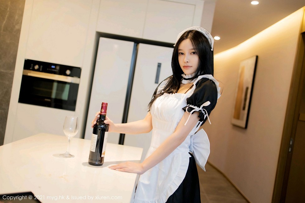 [MyGirl美媛馆]Vol.479_女神唐琪儿黑白经典女仆装配超薄黑丝裤袜秀翘臀诱惑写真54P