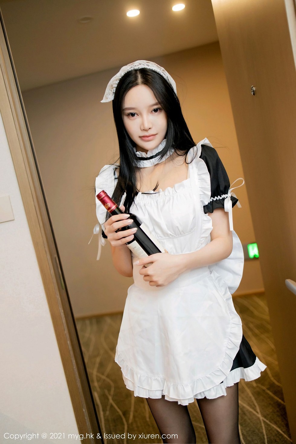 [MyGirl美媛馆]Vol.479_女神唐琪儿黑白经典女仆装配超薄黑丝裤袜秀翘臀诱惑写真54P