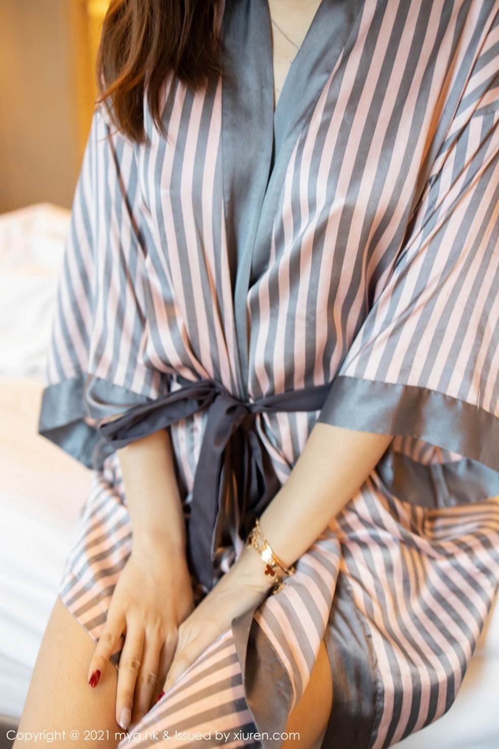 [MyGirl美媛馆]Vol.481_女神Carina梦绮私房浅裹轻透睡衣半撩露豪乳翘臀诱惑写真90P