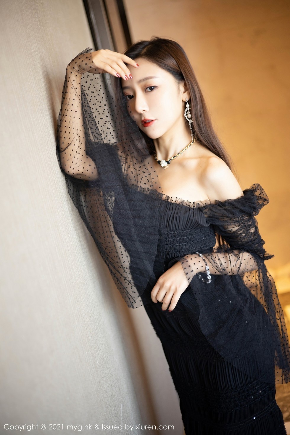 [MyGirl美媛馆]Vol.482_女神王馨瑶yanni古韵旗袍+粉色华丽礼裙秀完美身材诱惑写真63P