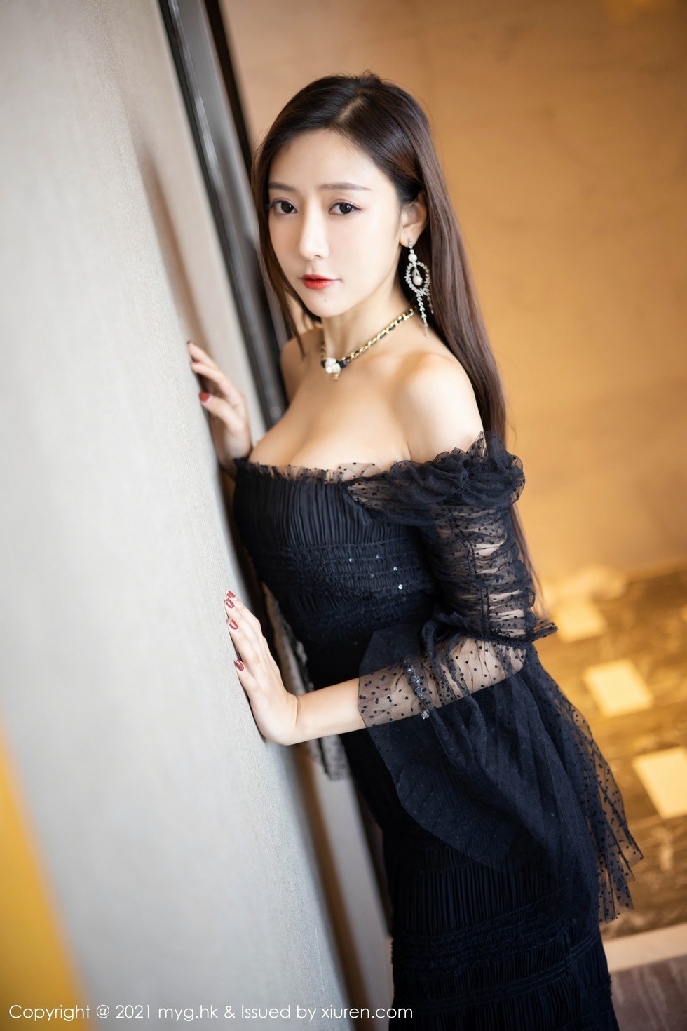 [MyGirl美媛馆]Vol.482_女神王馨瑶yanni古韵旗袍+粉色华丽礼裙秀完美身材诱惑写真63P
