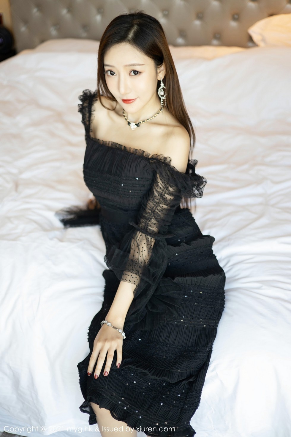 [MyGirl美媛馆]Vol.482_女神王馨瑶yanni古韵旗袍+粉色华丽礼裙秀完美身材诱惑写真63P