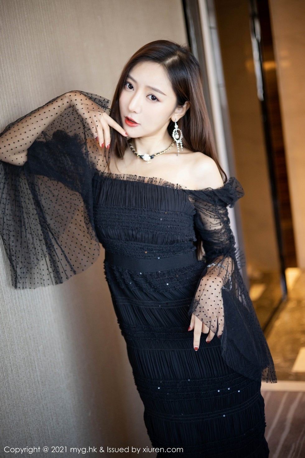 [MyGirl美媛馆]Vol.482_女神王馨瑶yanni古韵旗袍+粉色华丽礼裙秀完美身材诱惑写真63P