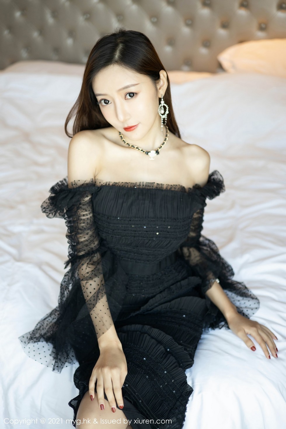 [MyGirl美媛馆]Vol.482_女神王馨瑶yanni古韵旗袍+粉色华丽礼裙秀完美身材诱惑写真63P
