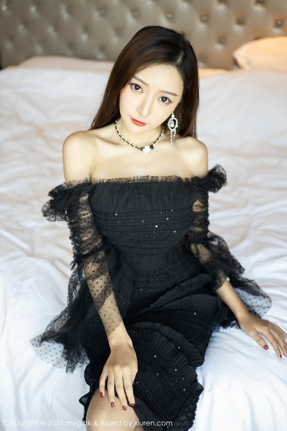[MyGirl美媛馆]Vol.482_女神王馨瑶yanni古韵旗袍+粉色华丽礼裙秀完美身材诱惑写真63P