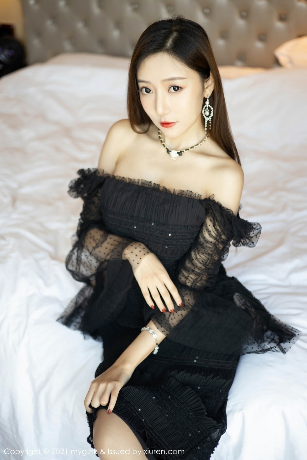 [MyGirl美媛馆]Vol.482_女神王馨瑶yanni古韵旗袍+粉色华丽礼裙秀完美身材诱惑写真63P