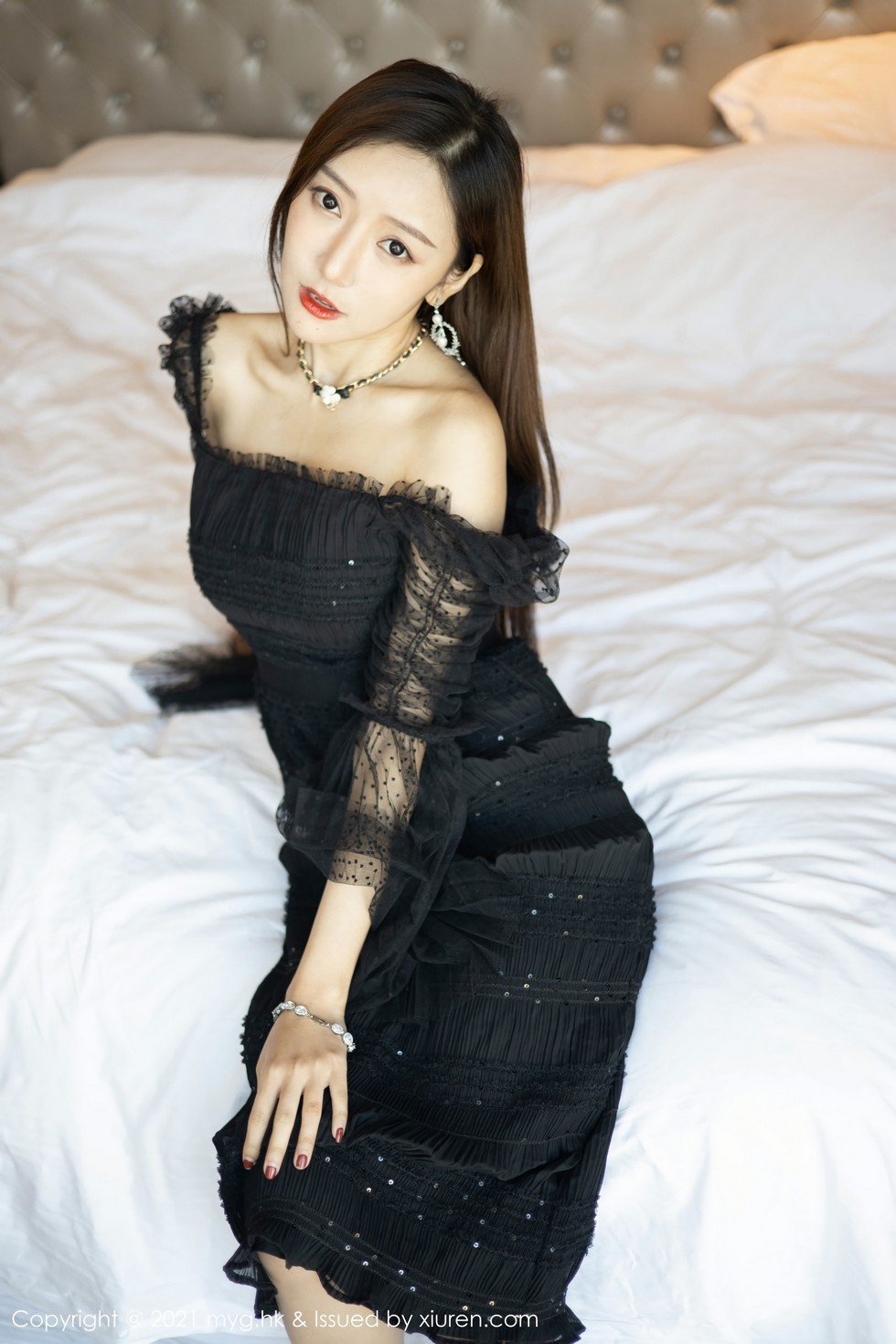 [MyGirl美媛馆]Vol.482_女神王馨瑶yanni古韵旗袍+粉色华丽礼裙秀完美身材诱惑写真63P