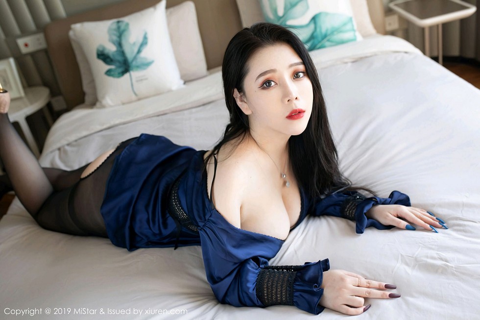 [MiStar魅妍社]Vol.313_嫩模Miki兔心愿旅拍私房典雅长裙配魅惑黑丝撩人诱惑写真40P
