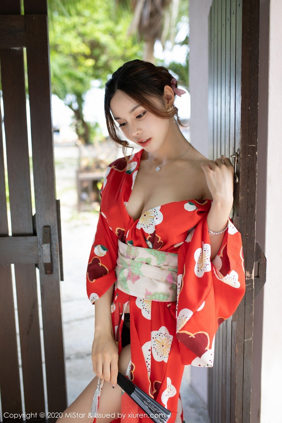 [MiStar魅妍社]Vol.326_嫩模沈佳熹私房鲜艳红色和服半露酥胸白嫩美腿诱惑写真45P
