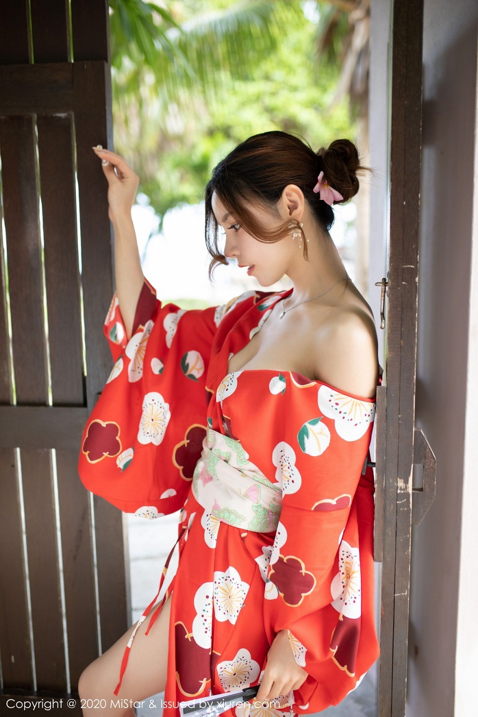 [MiStar魅妍社]Vol.326_嫩模沈佳熹私房鲜艳红色和服半露酥胸白嫩美腿诱惑写真45P