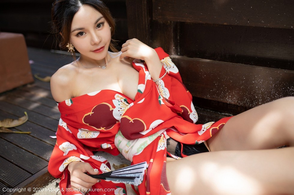 [MiStar魅妍社]Vol.326_嫩模沈佳熹私房鲜艳红色和服半露酥胸白嫩美腿诱惑写真45P