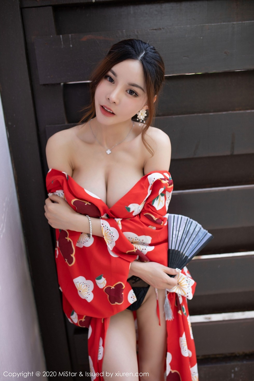 [MiStar魅妍社]Vol.326_嫩模沈佳熹私房鲜艳红色和服半露酥胸白嫩美腿诱惑写真45P