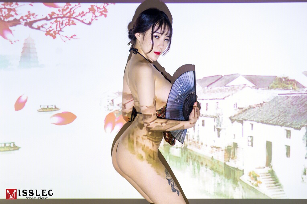 [MissLeg蜜丝]钻石版NO.F002_蜜丝春节篇嫩模团团花色旗袍半脱露傲人豪乳诱惑写真51P