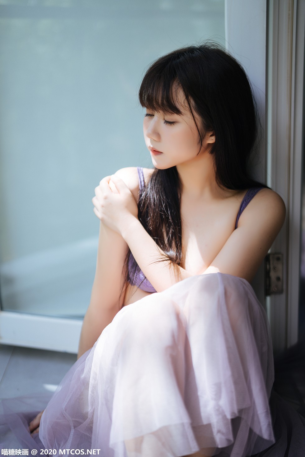 [喵糖映画]Vol.309_紫色服饰妹子私房性感薄纱裙配紫色内衣秀美背迷人诱惑写真25P