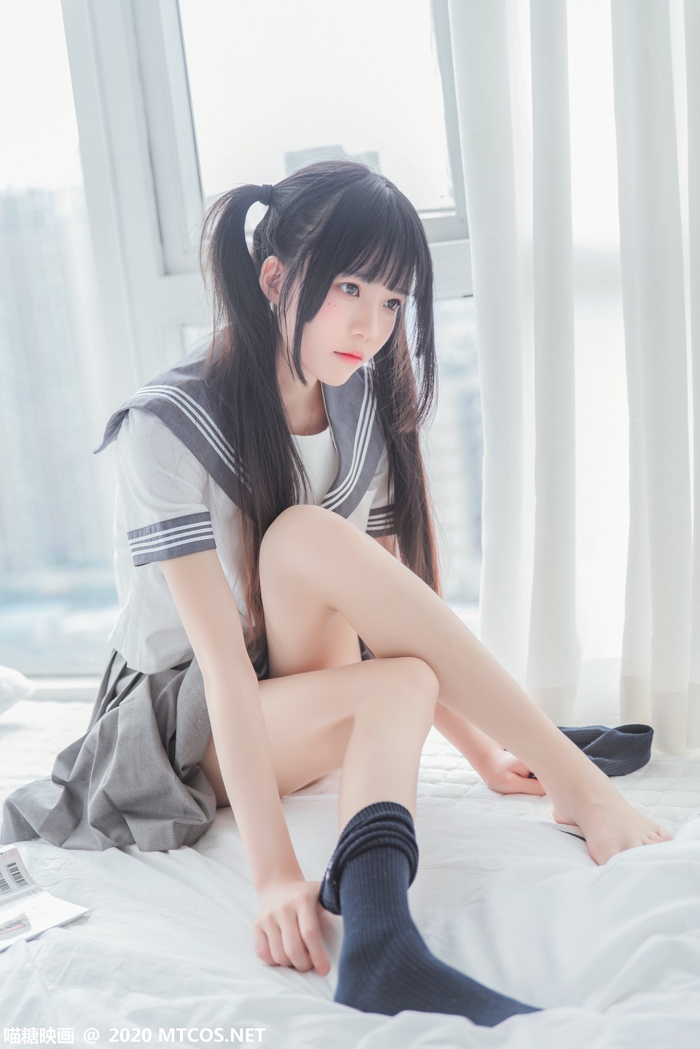 [喵糖映画]Vol.310_马尾辫美少女私房性感水手服饰半撩短裙秀白嫩美腿诱惑写真25P