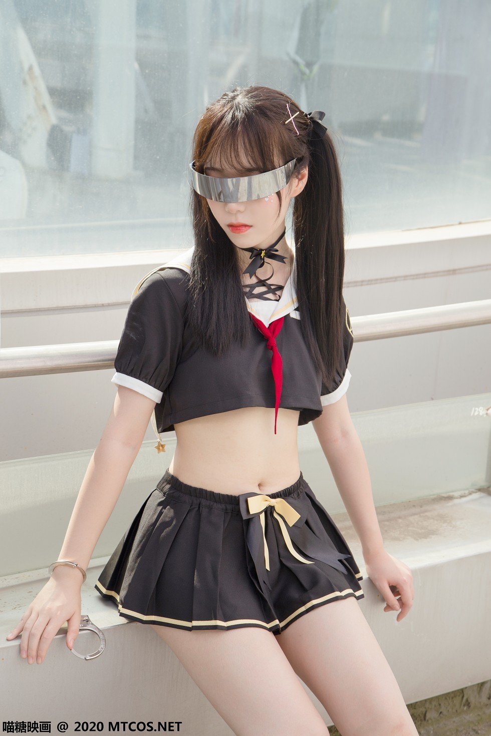 [喵糖映画]Vol.314_魔法少女户外性感黑色制服短裙露白嫩美腿迷人诱惑写真35P