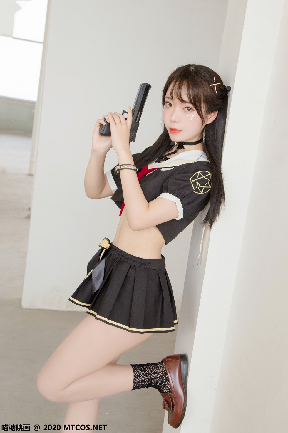 [喵糖映画]Vol.314_魔法少女户外性感黑色制服短裙露白嫩美腿迷人诱惑写真35P