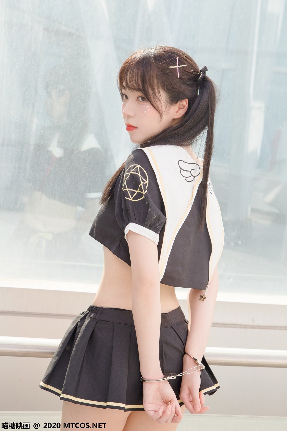 [喵糖映画]Vol.314_魔法少女户外性感黑色制服短裙露白嫩美腿迷人诱惑写真35P
