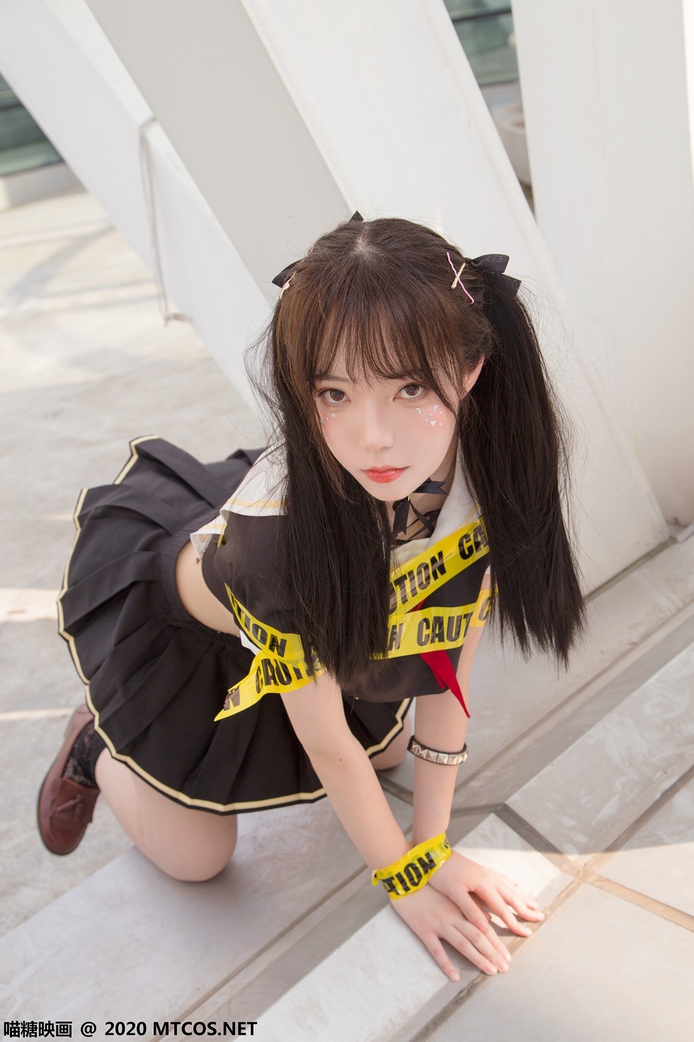 [喵糖映画]Vol.314_魔法少女户外性感黑色制服短裙露白嫩美腿迷人诱惑写真35P