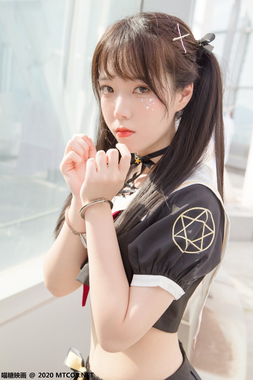 [喵糖映画]Vol.314_魔法少女户外性感黑色制服短裙露白嫩美腿迷人诱惑写真35P