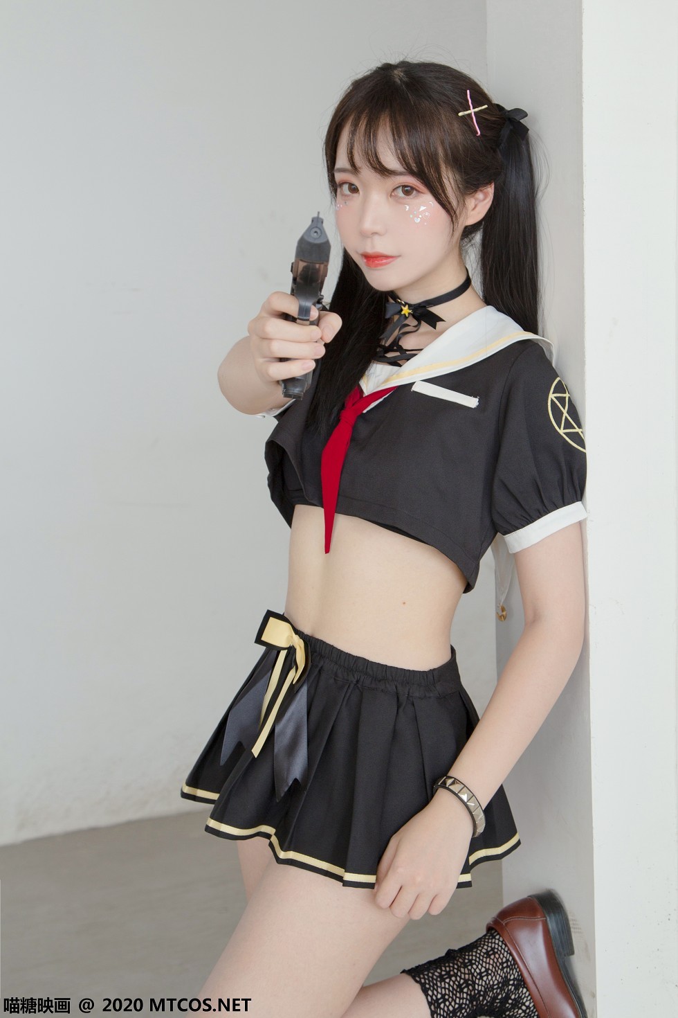 [喵糖映画]Vol.314_魔法少女户外性感黑色制服短裙露白嫩美腿迷人诱惑写真35P