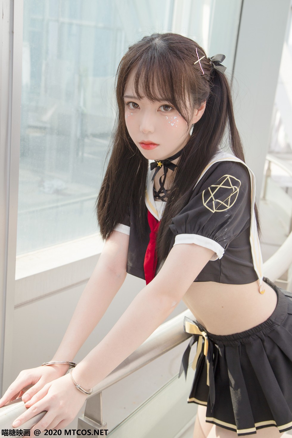 [喵糖映画]Vol.314_魔法少女户外性感黑色制服短裙露白嫩美腿迷人诱惑写真35P