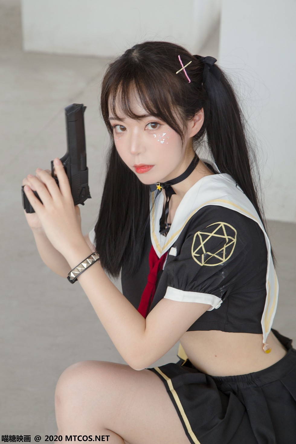 [喵糖映画]Vol.314_魔法少女户外性感黑色制服短裙露白嫩美腿迷人诱惑写真35P