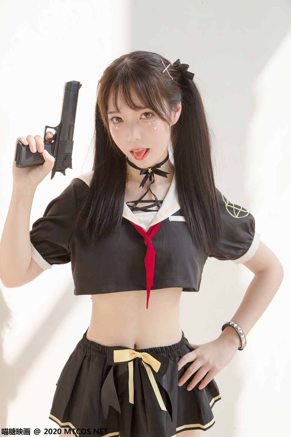 [喵糖映画]Vol.314_魔法少女户外性感黑色制服短裙露白嫩美腿迷人诱惑写真35P