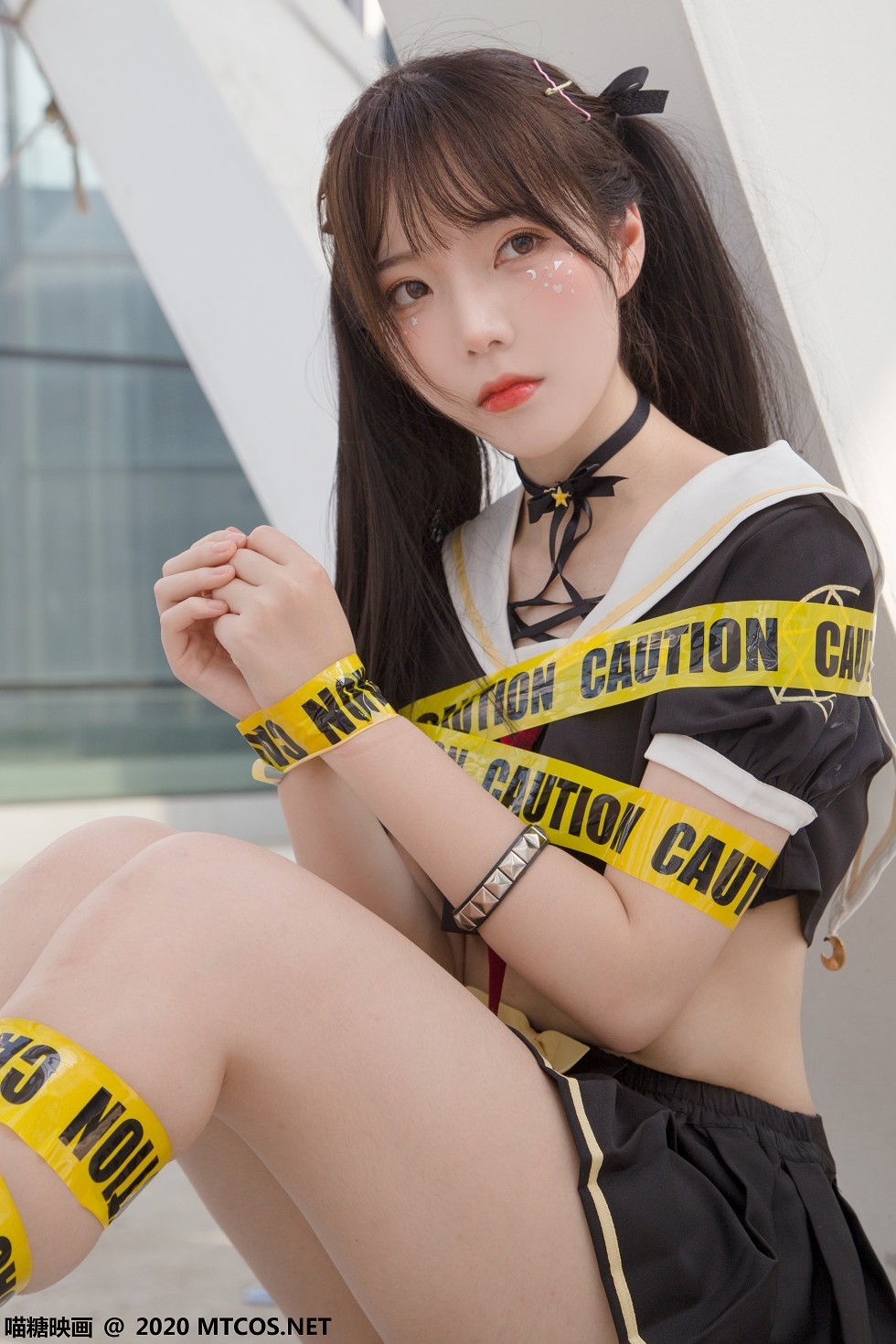 [喵糖映画]Vol.314_魔法少女户外性感黑色制服短裙露白嫩美腿迷人诱惑写真35P