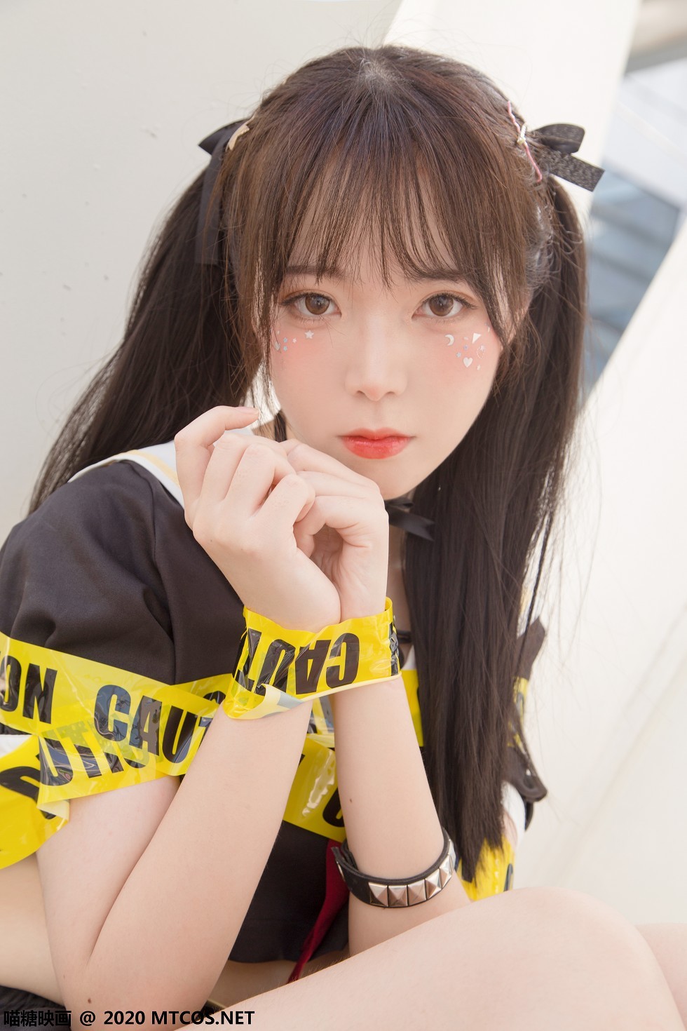 [喵糖映画]Vol.314_魔法少女户外性感黑色制服短裙露白嫩美腿迷人诱惑写真35P