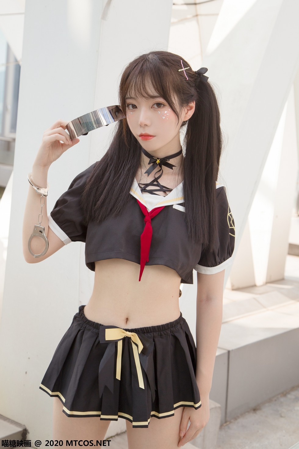 [喵糖映画]Vol.314_魔法少女户外性感黑色制服短裙露白嫩美腿迷人诱惑写真35P