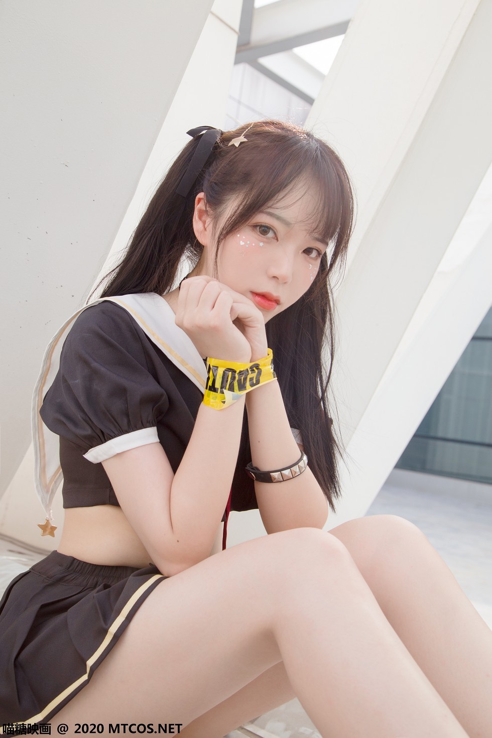[喵糖映画]Vol.314_魔法少女户外性感黑色制服短裙露白嫩美腿迷人诱惑写真35P