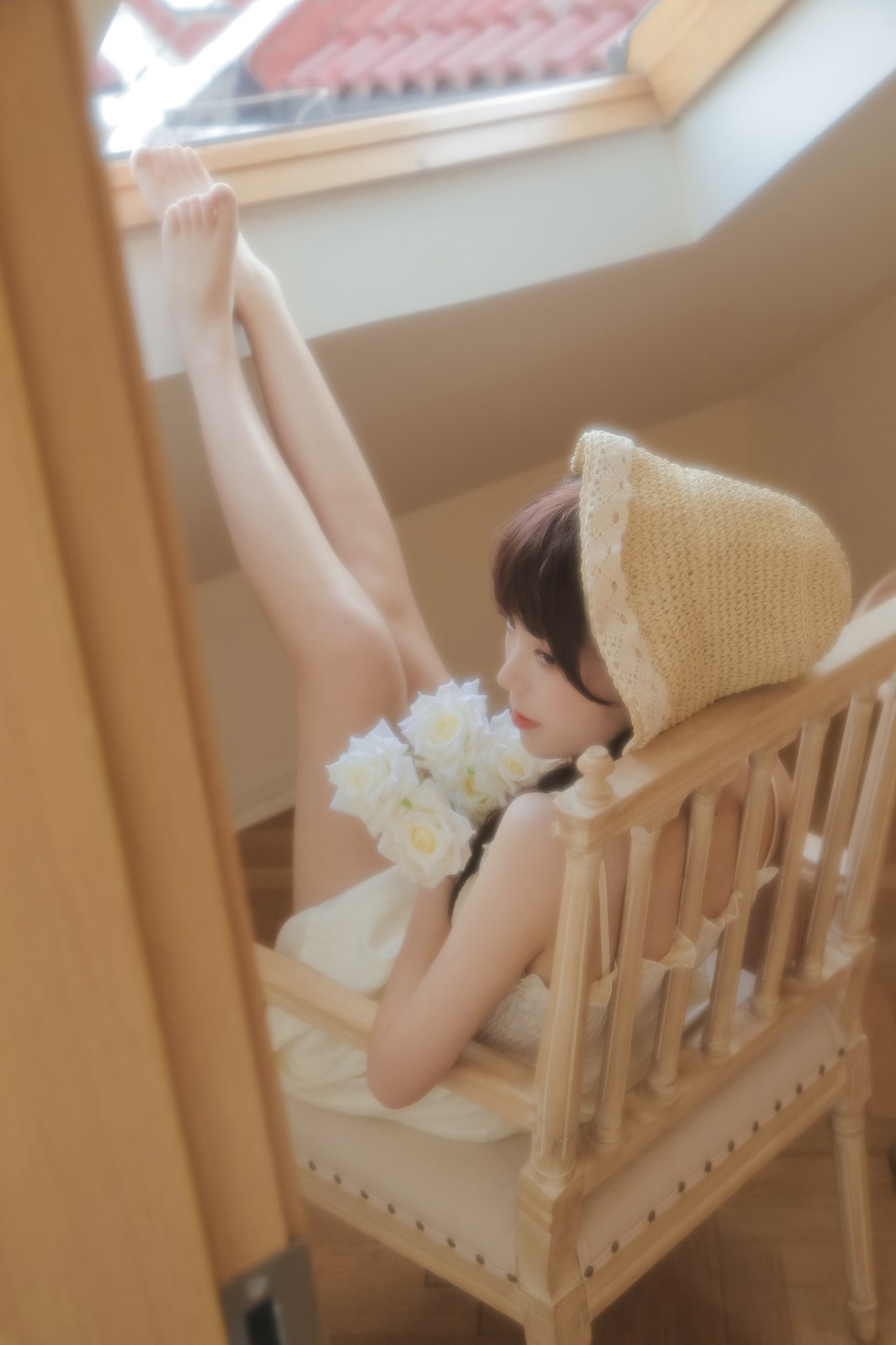 [喵糖映画]Vol.315_草帽美少女居家私房性感白色吊带连身裙秀白嫩肌肤迷人写真40P