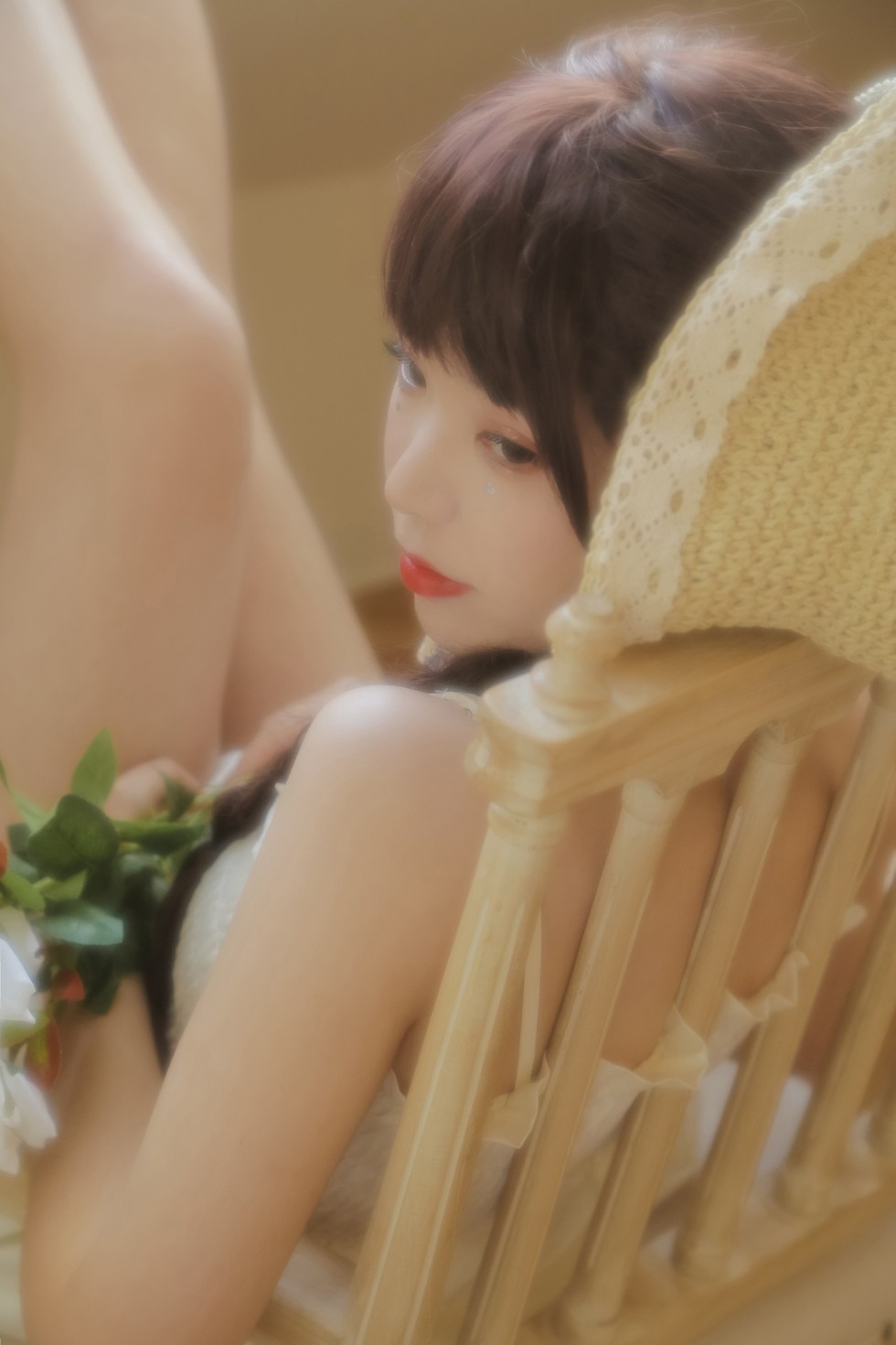 [喵糖映画]Vol.315_草帽美少女居家私房性感白色吊带连身裙秀白嫩肌肤迷人写真40P